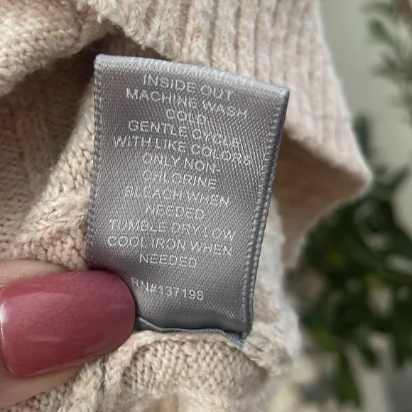 Tan sweater - Picture 6 of 7